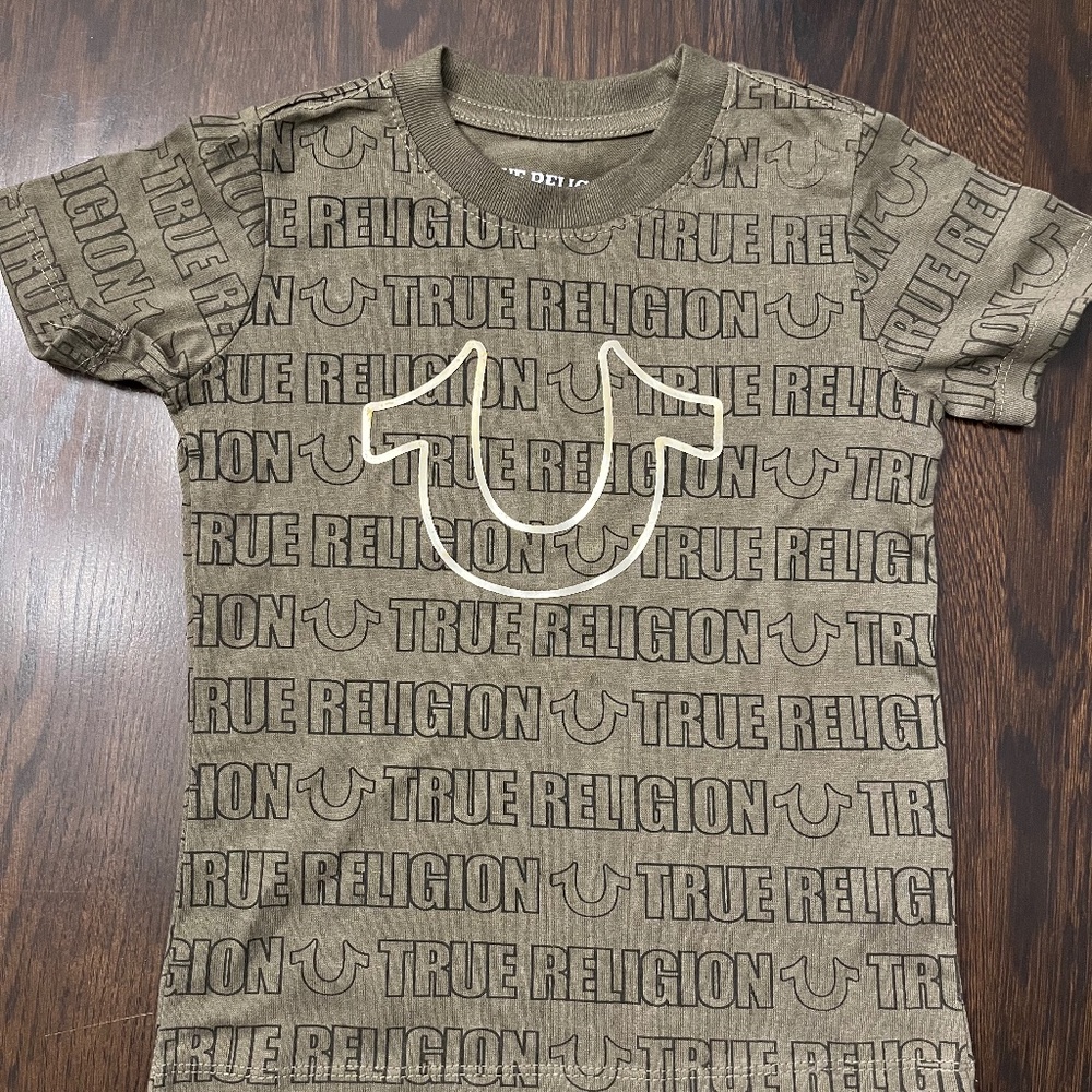 Olive green True Religion Tee with black and gold detail (4T)